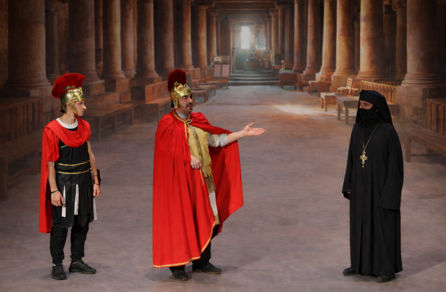 Η ΘΕΑΤΡΙΚΗ ΜΑΣ ΟΜΑΔΑ ΠΑΡΟΥΣΙΑΣΕ ΣΤΟ ΣΥΝΕΔΡΙΑΚΟ ΚΕΝΤΡΟ «ΘΕΑ ΔΗΛΑΒΕΡΗ» ΤΗΝ ΘΕΑΤΡΙΚΗ ΠΑΡΑΣΤΑΣΗ «Ο ΔΙΚΟΣ ΜΑΣ ΑΓΙΟΣ ΒΑΣΙΛΕΙΟΣ Ο ΜΕΓΑΣ»